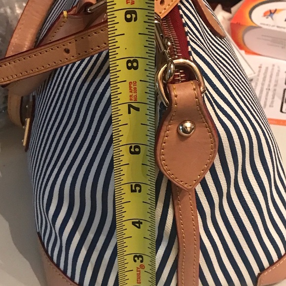 MWOT Dooney and Burke purse - Picture 11 of 15